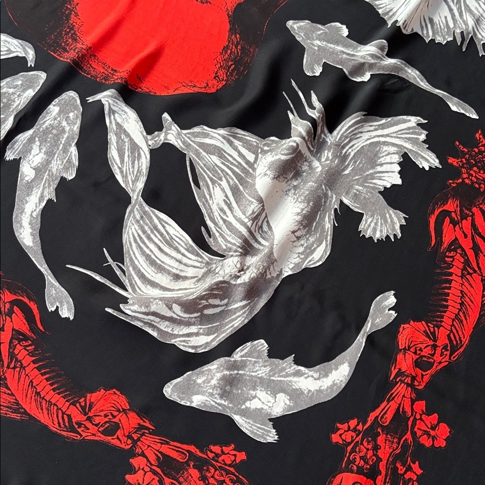 Alexander McQueen Silk Black and Gray Skull Scarf With Koi Fish 51.18 X 51.18 - Picture 10 of 12